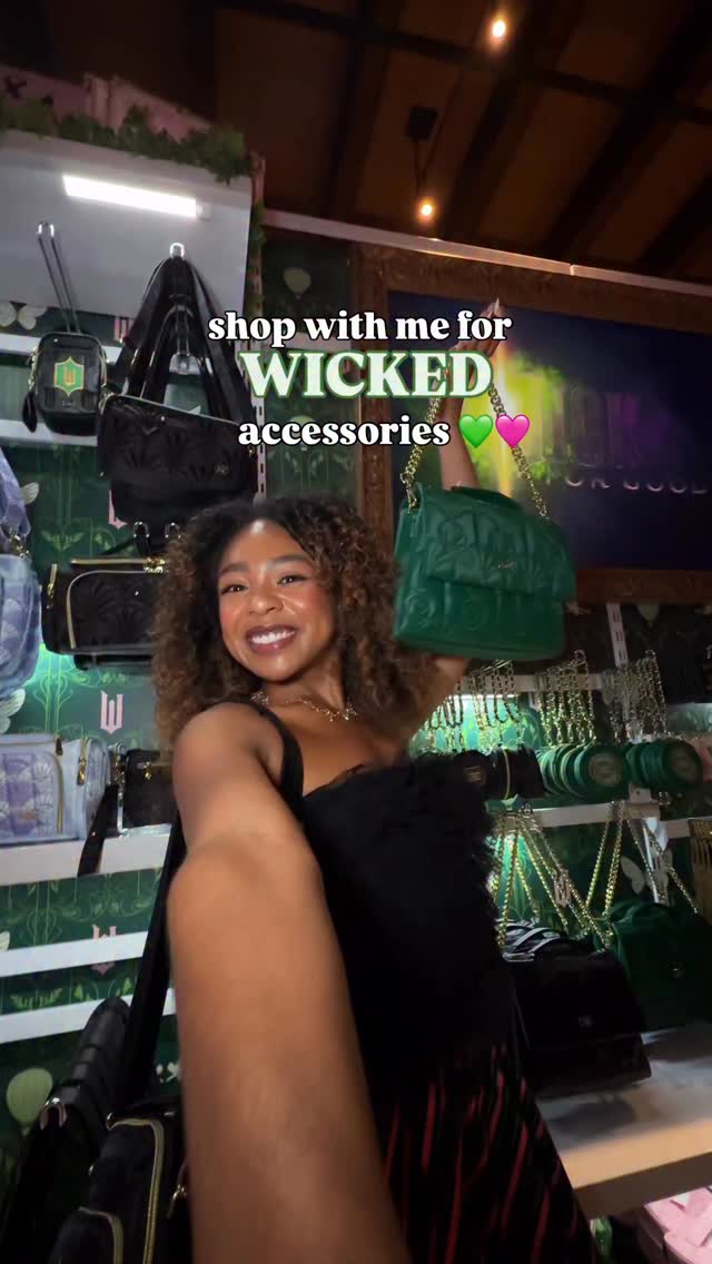 Instagram post by @melizzablack for Lug. Caption reads: [...] 🤩💚🩷 thanks for the invite and the bag....