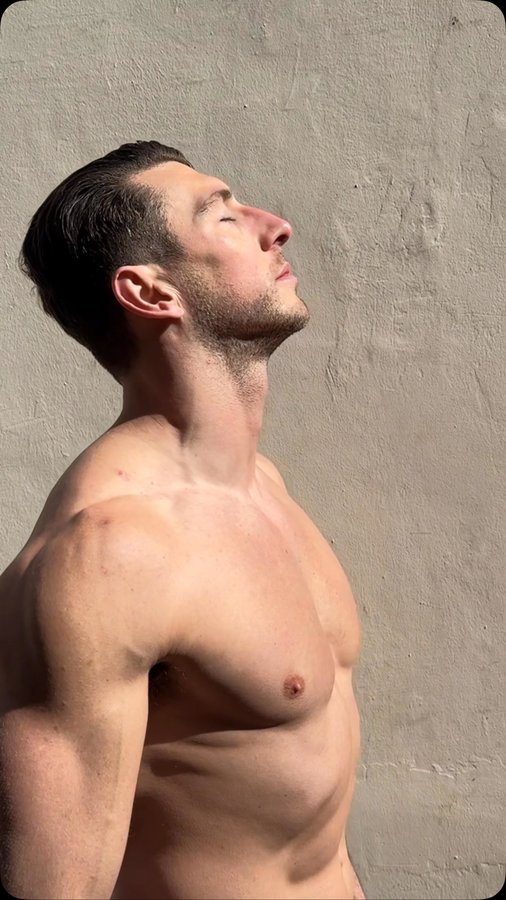 Instagram post by @itsadamlyons for Ron Dorff. Caption reads: Cool on my own but warmer in @rondorff ‘s arms 👀....