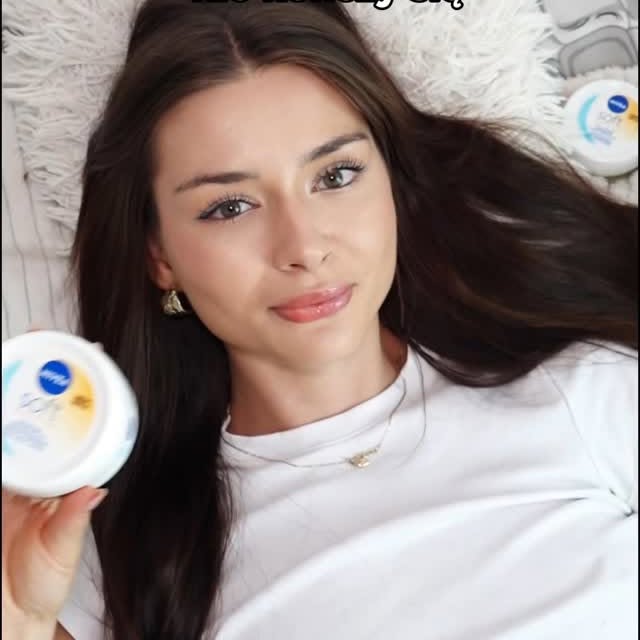 Instagram post by @juliatrojanowska_ for NIVEA Polska. Caption reads: [reklama] A wy o czym zapominacie? Razem z....