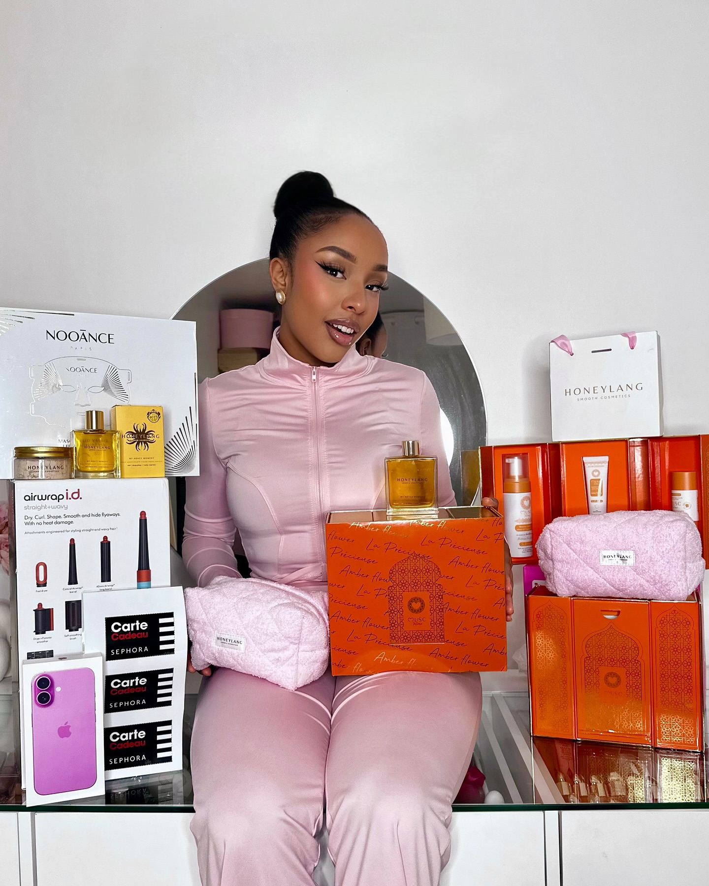 Instagram post by @honeylang for Musc Intime. Caption reads: Jeu concours : Honeylang ✨x Musc Intime 🎀 !....