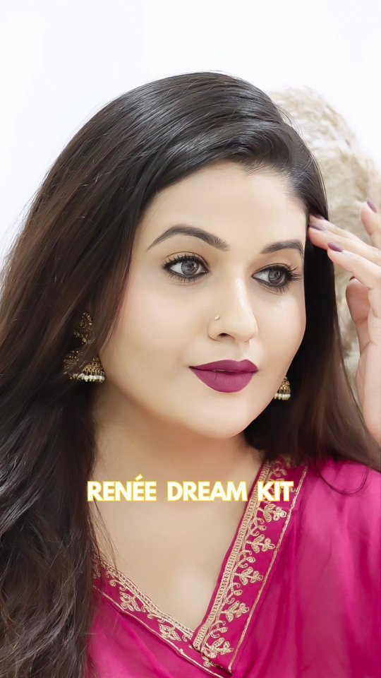 Instagram post by @chance2glance for Colorbar Cosmetics. Caption reads: Get your dreamy glam look with @reneeofficial....