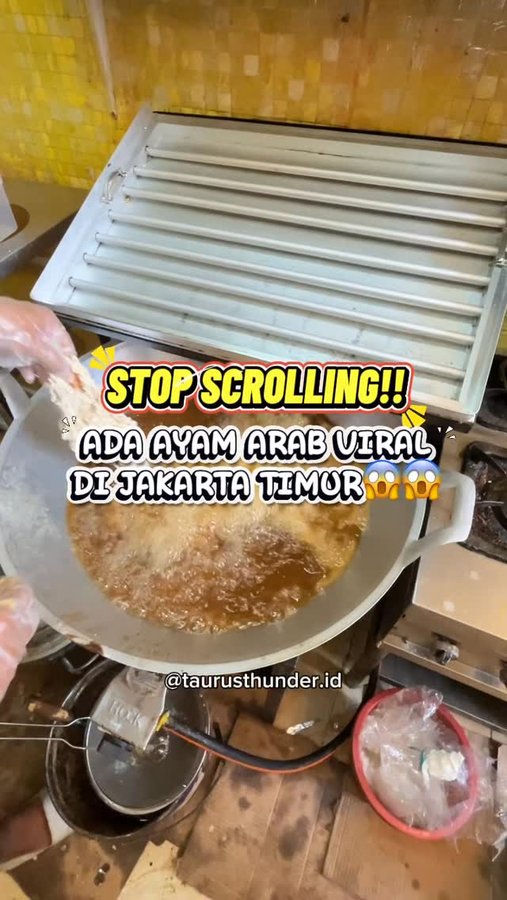 Instagram post by @taurusthunder.id for Food In Hands. Caption reads: STOP SCROLLING! Ada ayam arab Viral Di Daerah....