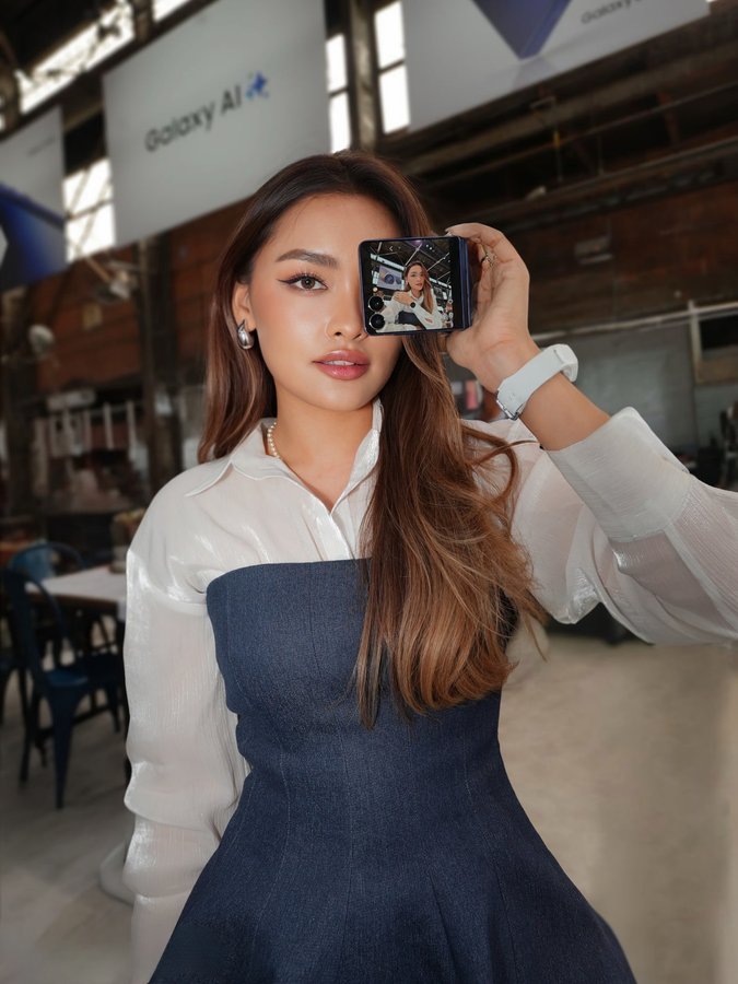 Instagram post by @heyiamlinda for Samsung Vietnam. Caption reads: Linda và anh Đạt rất vui khi được là một trong....