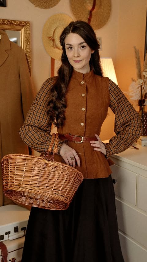 Instagram post by @shirinatra for Son de Flor. Caption reads: [...] 🍂 Outfit Details 🍂 Darcy Dress from....
