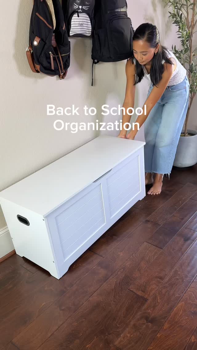 Instagram post by @essiepeasy for SONGMICS HOME. Caption reads: Comment SCHOOL for the product link or check my....