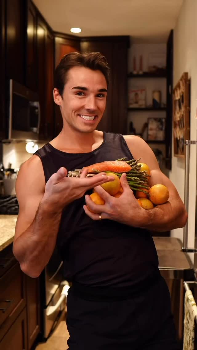 Instagram post by @leichtning for Emergen-C. Caption reads: #ad My favorite way to support my wellness and....