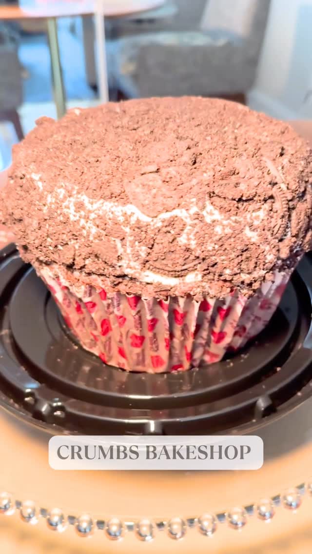 Instagram post by @lux.food.123 for Jewel-Osco. Caption reads: Original CRUMBS Bakeshop
📍 Jewel-Osco
Get ready,....