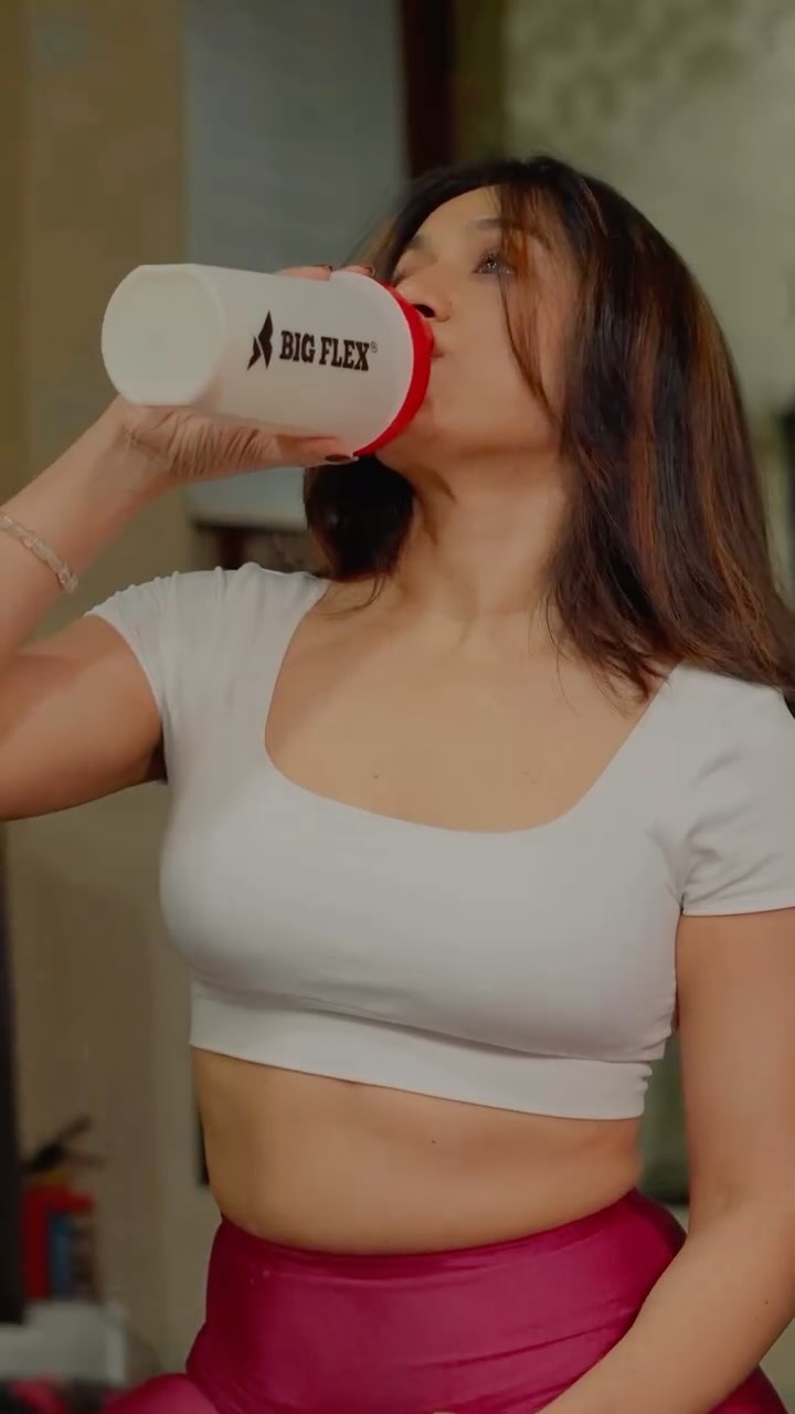 Instagram post by @smitika_acharya for Big Flex - Sports Nutrition. Caption reads: Just tried Nuke Pre-Workout  @bigflex.in before my....