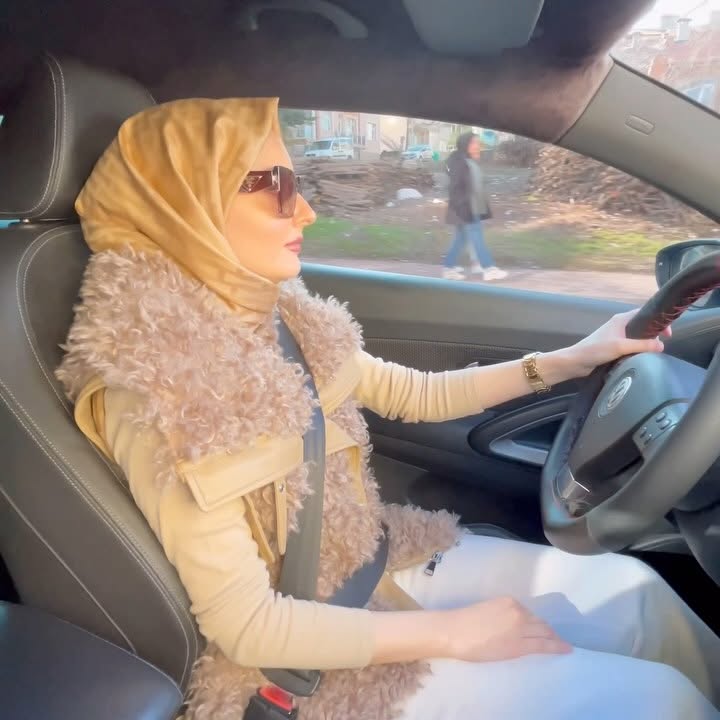 Instagram post by @nurbanuturgut for Ipekyol. Caption reads: Yılın ilk reelsi🎄🎅🏼 
#welcome2025 #yeniyıl....