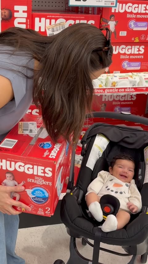 Instagram post by @caroldeltoro for Huggies. Caption reads: [...] day she was born we have loved using....