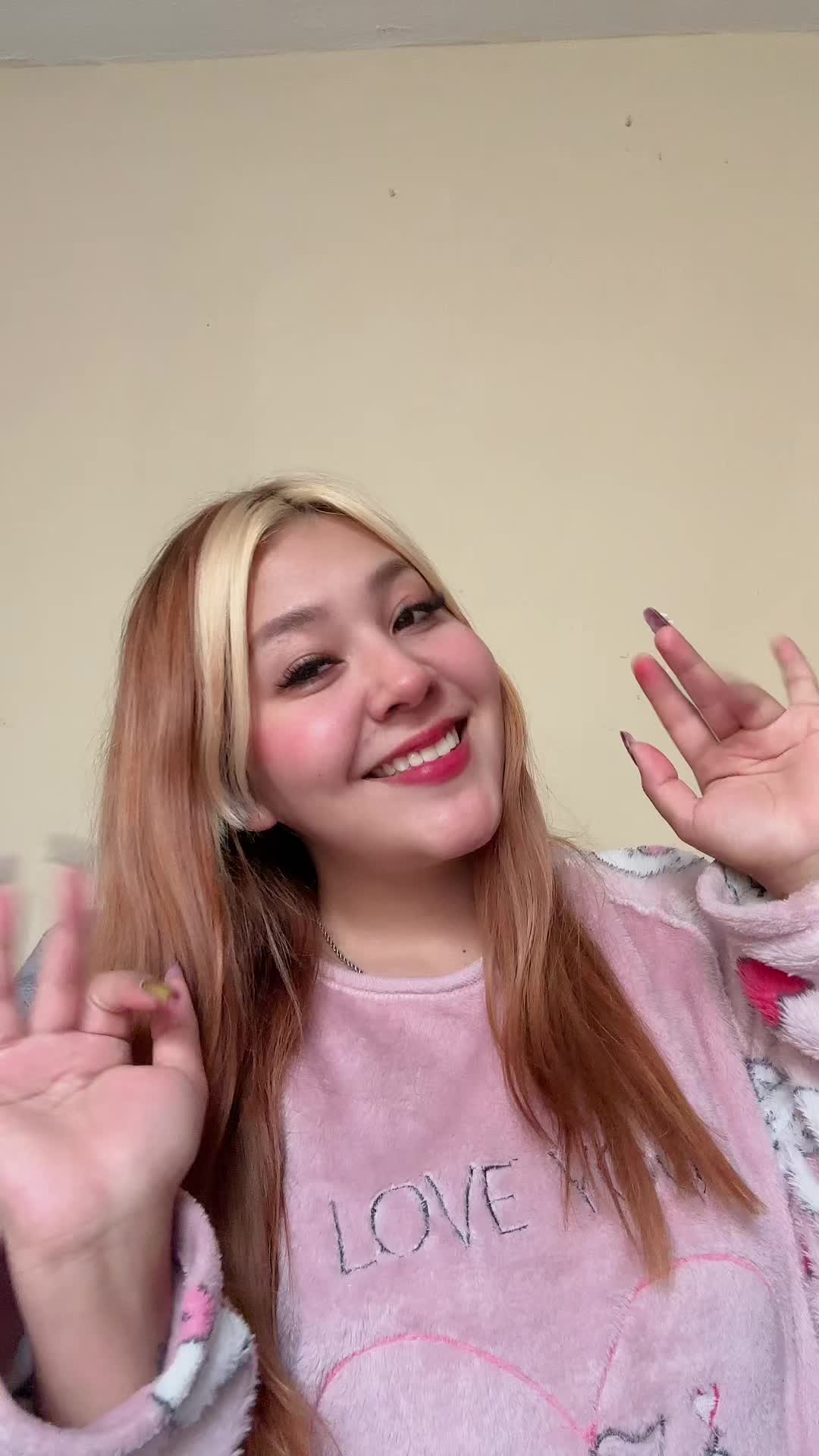 TikTok post by @valeriimoreno84 for Ultramo. Caption reads: @Ultramo-Selected #ultramo #makeup [...].