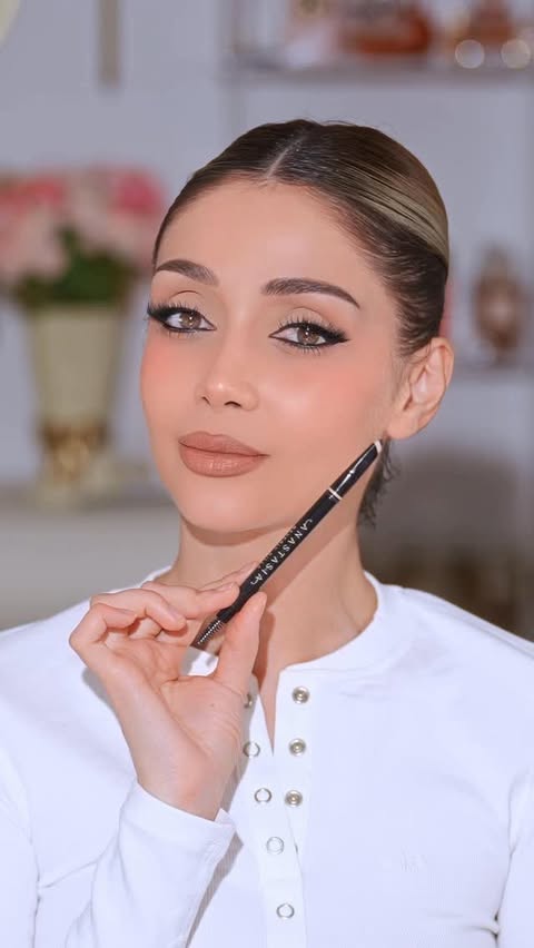 Instagram post by @elnaz_golrokh for Anastasia Beverly Hills. Caption reads: [...] tip of the Archibrow Pencil from....