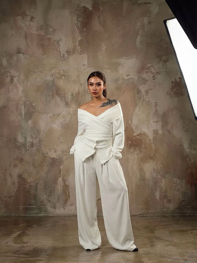 Instagram post by @ynnnnez for JardinVue. Caption reads: Refined ease in an industrial frame.
@jardinvue....