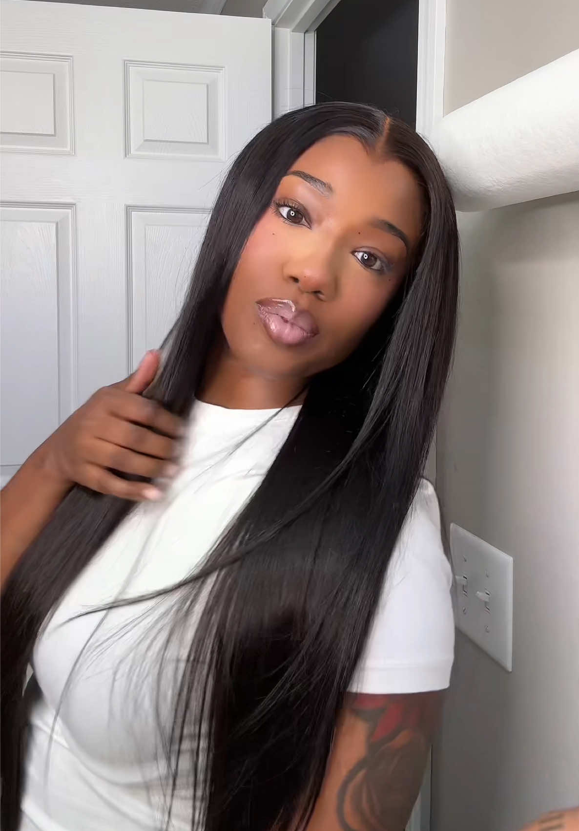TikTok post by @yungchicago773 for Alipearl Hair. Caption reads: The best part of this wig was that it was glueless....