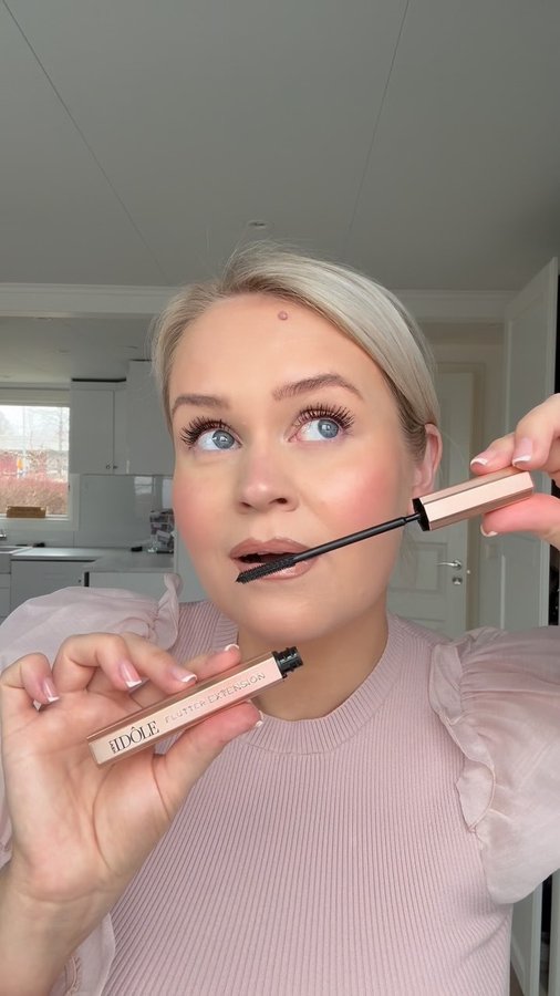 Instagram post by @littlesisterholmgren for Brandheroes. Caption reads: [...] #smink #fördig @lancomeofficial....