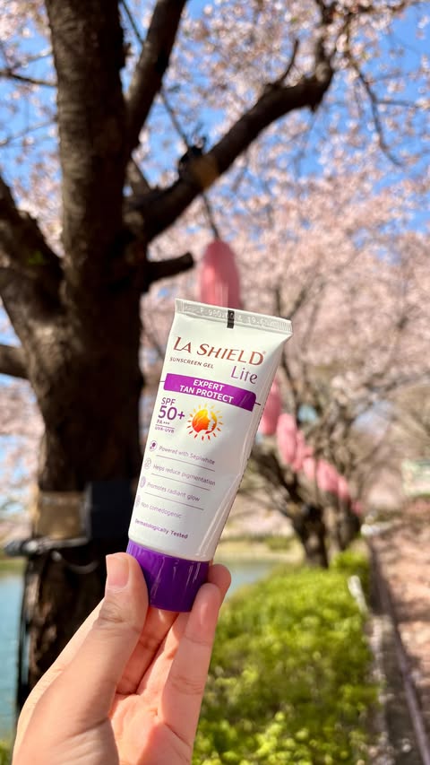 Instagram post by @muskaanmohnott for La Shield. Caption reads: [...] Keeping my skin protected all day with....