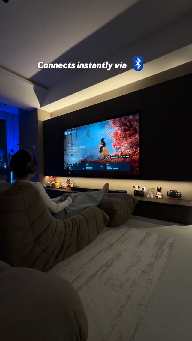 Instagram post by @jasmine_cozylife for CORSAIR. Caption reads: This game is perfect both view and sound. #gamer....