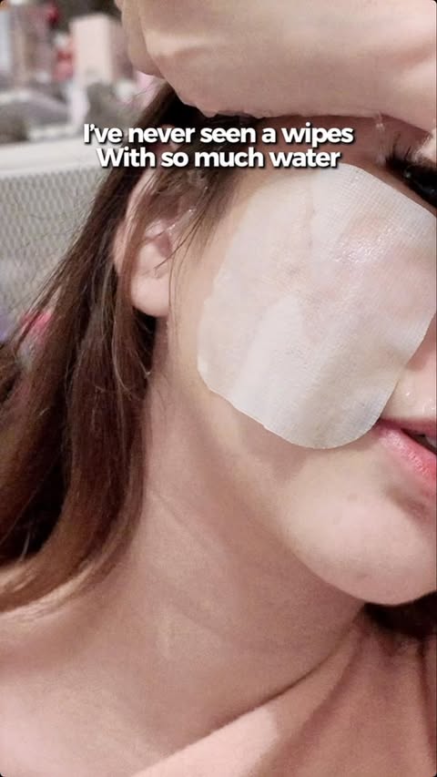 Instagram post by @_kazumisuzuki for Glad2Glow Philippines. Caption reads: So inlove with this g2g mugwort cleansing wipes💚....