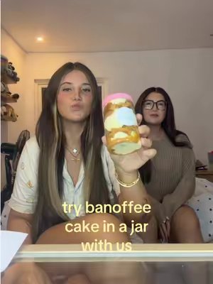 TikTok post by @_oliviastanden for Candy's Cupcakes. Caption reads: [...] in a year with us🍌🍰 #cakeinajar....