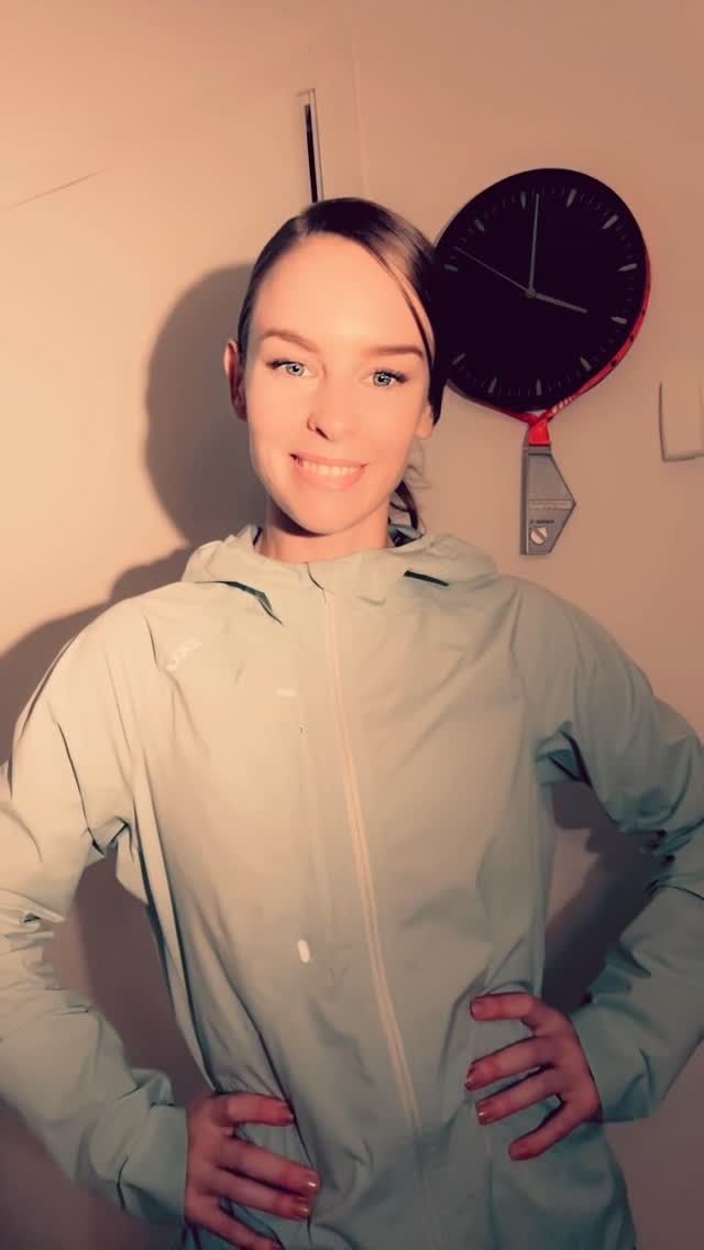 Instagram post by @jhedbys for 2XU. Caption reads: [...] jacket - Ignition Shield Jacket from @2xu....