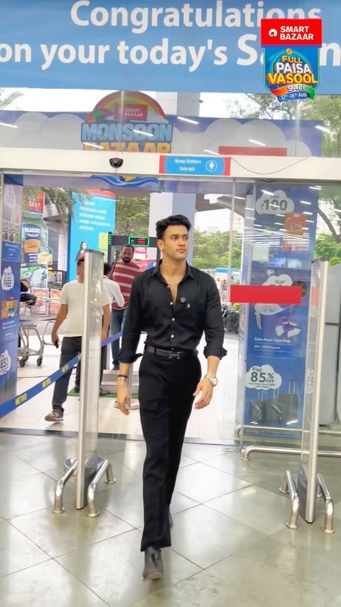 Instagram post by @arhamkotharii for SMART Bazaar. Caption reads: [...] Premium Gift Box at 📍 Reliance Smart....