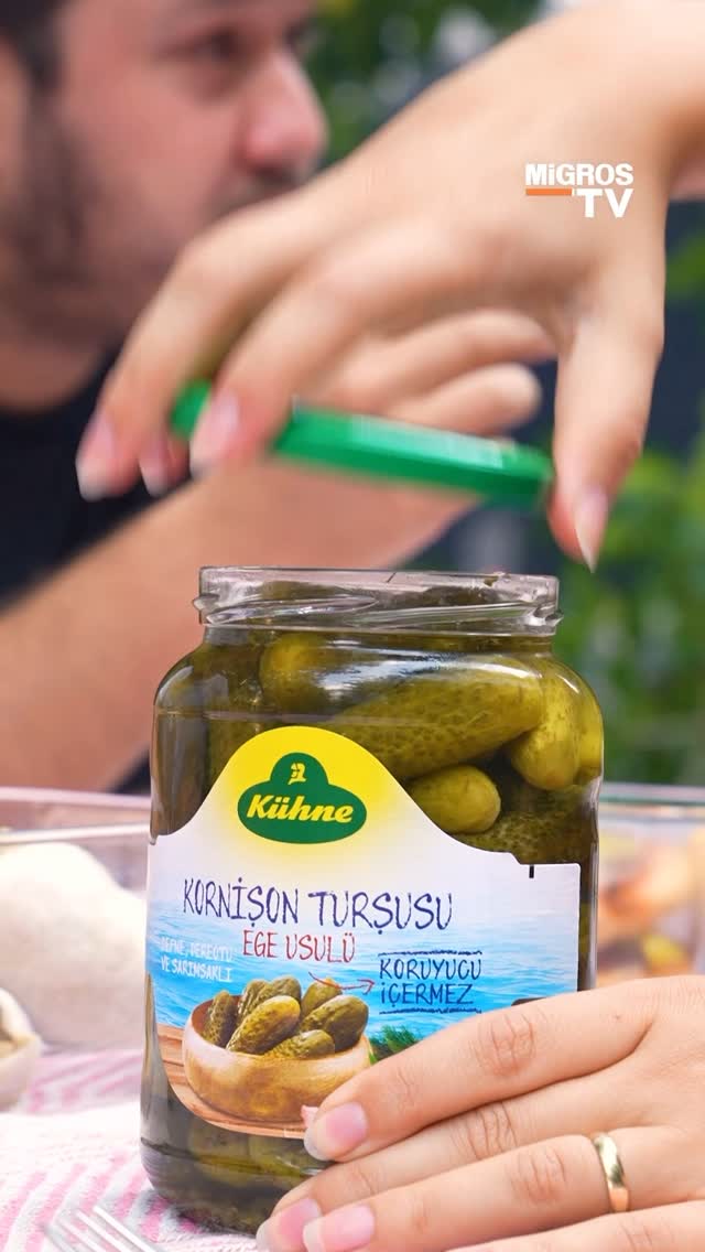 Instagram post by @kuhneturkiye for Migros. Caption reads: 🍴 Pratik, lezzetli ve paylaşmaya hazır!
Kühne....
