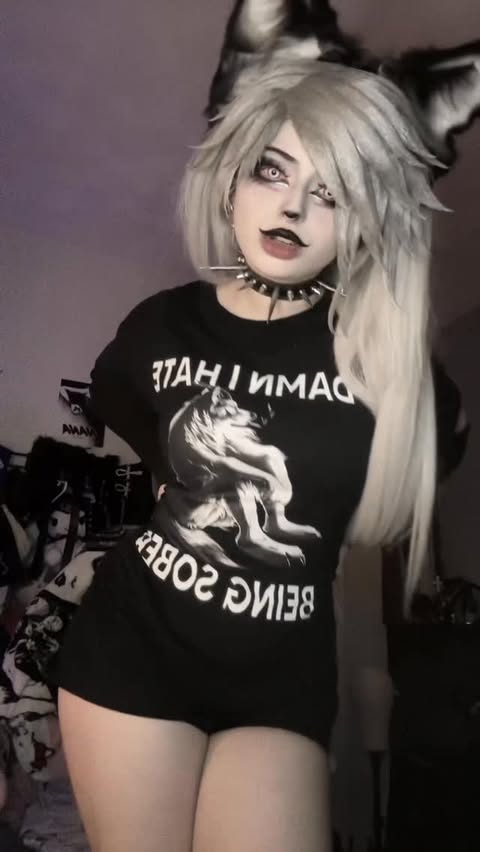 Instagram post by @malmalirl for MocoQueen. Caption reads: alpha wolf >:3
patreon: meowingmal 

wig:....