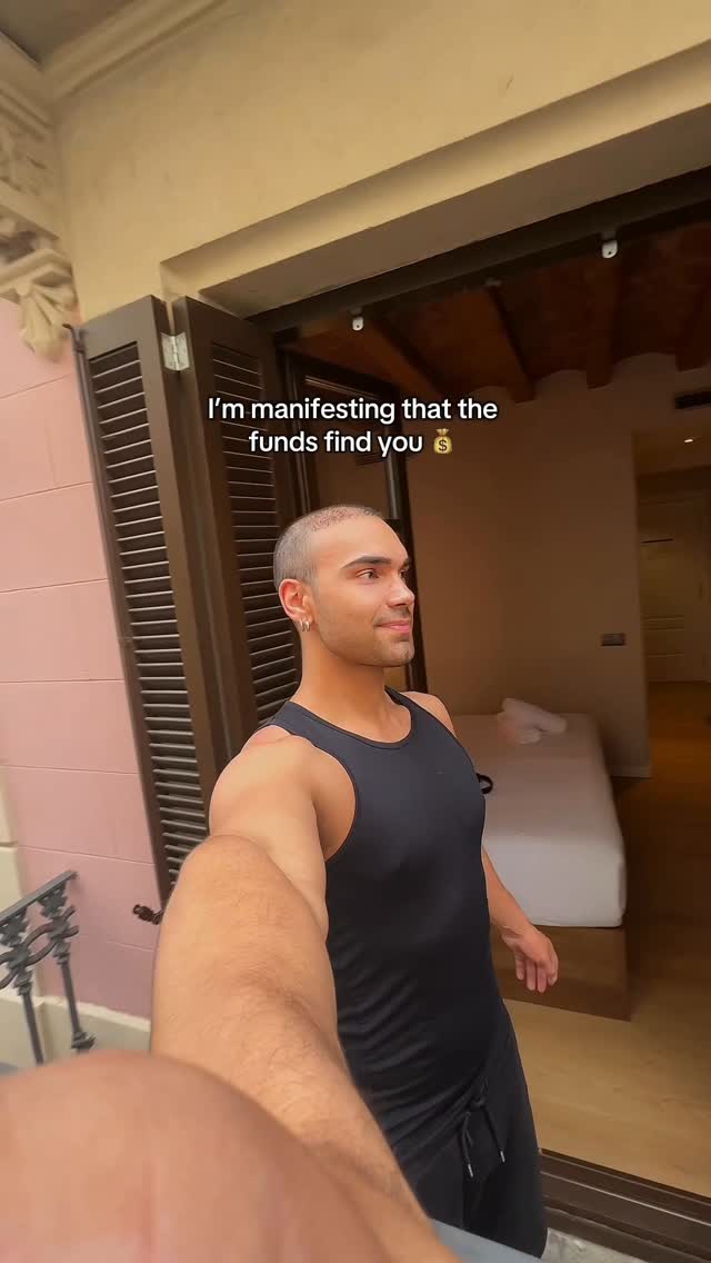 Instagram post by @owen.unruh for Sonder. Caption reads: [...] the damn trip bish 😘 • at @sonderstays btw....