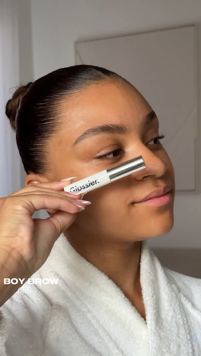 Instagram post by @olivialvs for Glossier. Caption reads: Glossier for a good glow 🫧

@glossier est enfin....