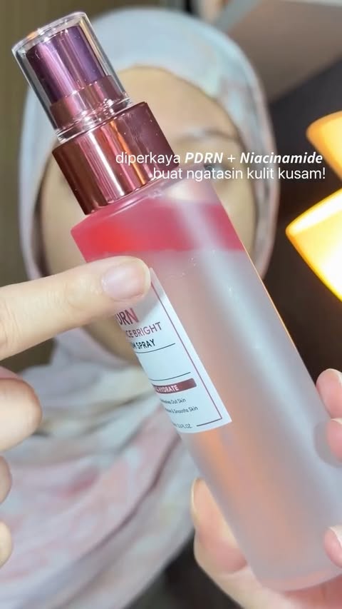Instagram post by an influencer for Skintific Indonesia. Caption reads: Fungsinya mirip2 kaya yg varian sebelumnya tapi yg....