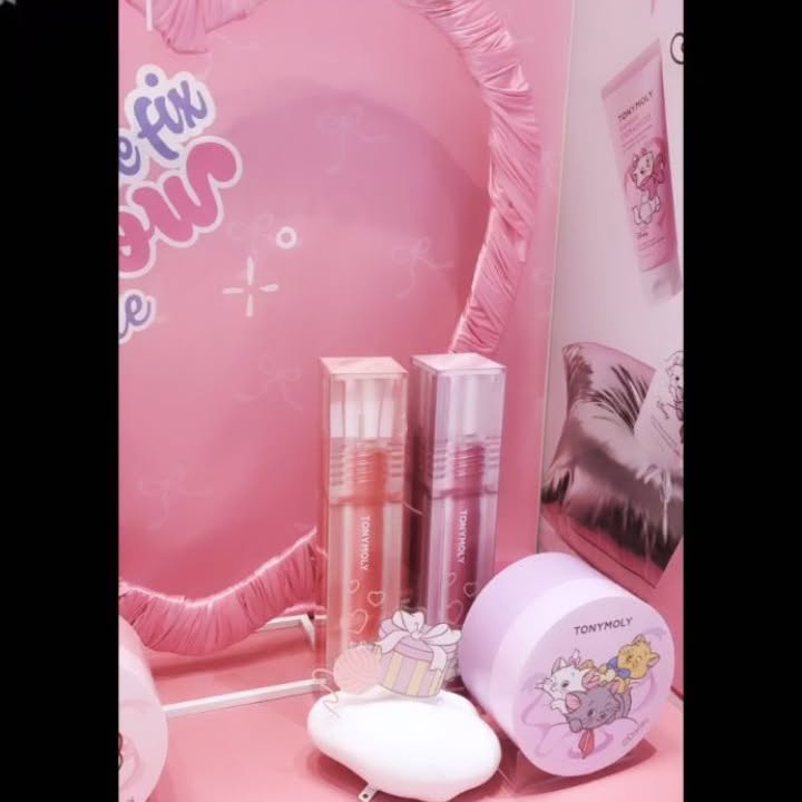 Instagram post by @saaayaaa0209 for Tonymoly. Caption reads: かわいい空間に包まれて🩷 TONYMOLYとマリーちゃんがコラボ💞....