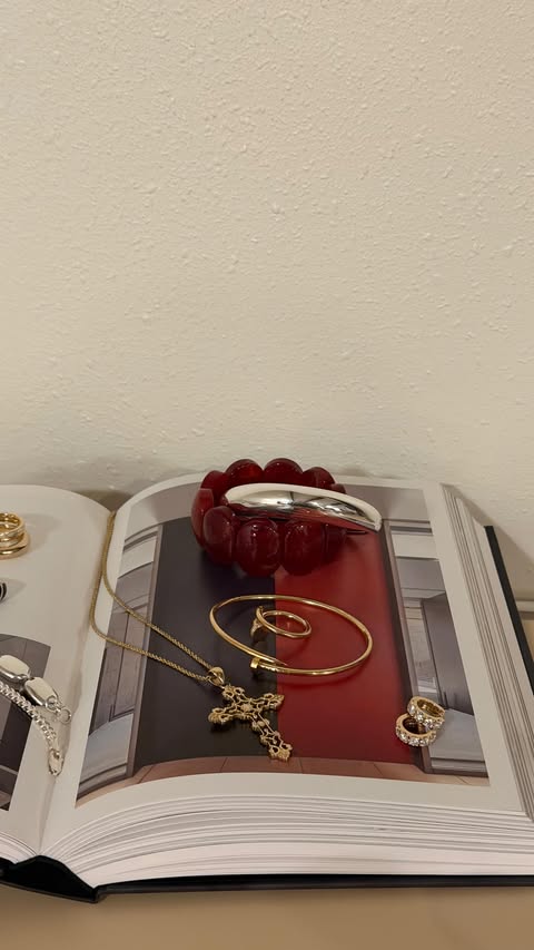 Instagram post by @paigetapp for Happy Jewelers. Caption reads: [...] things, sponsored by my favorite....