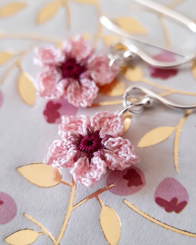 Instagram post by @steffi_glaves for Apexel. Caption reads: I've had a lot of fun using my @apexel_official....