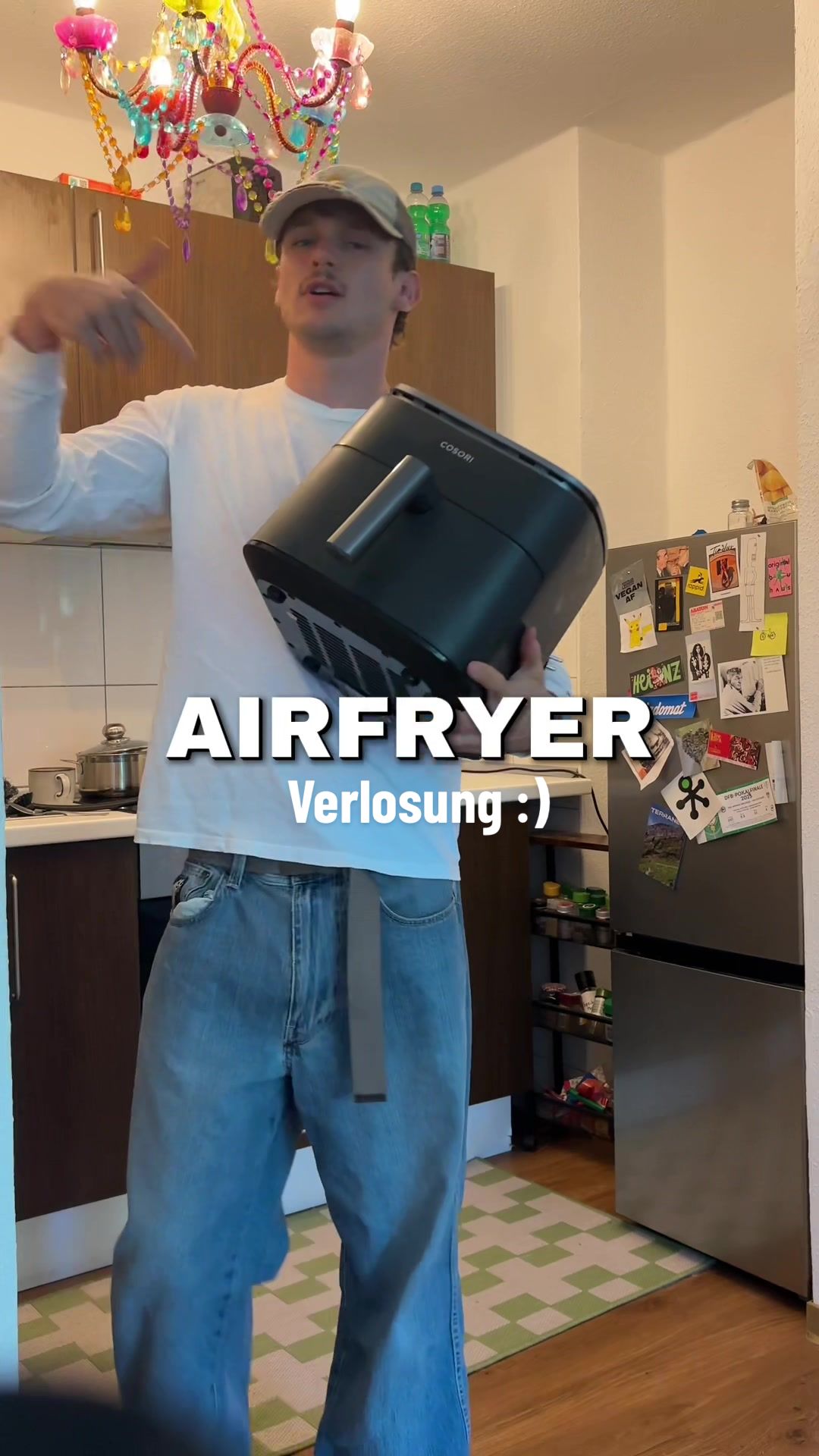 TikTok post by @runthekitchen for COSORI. Caption reads: [...] Gewinnspiel: wuhuu und so könnt ihr den....