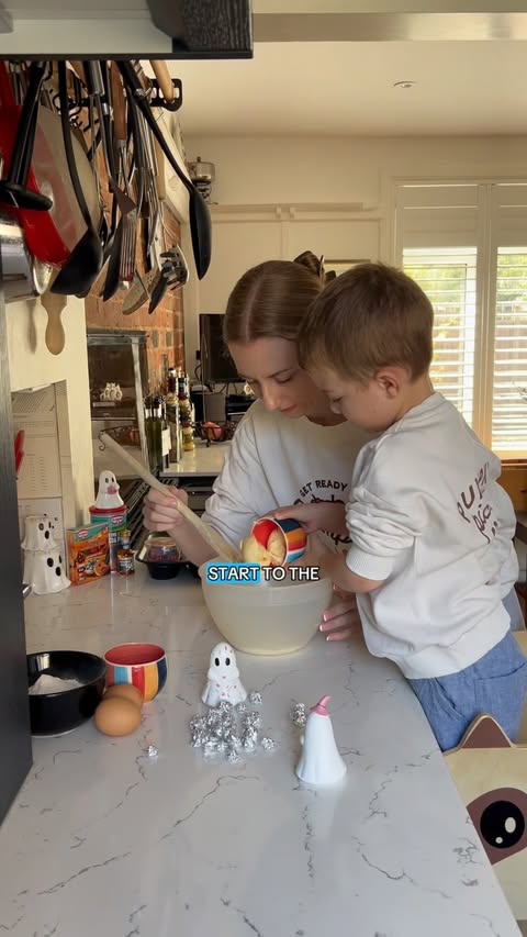 Instagram post by @samanthaproudmama for Dr. Oetker. Caption reads: [...] activity to do this half-term! I used....