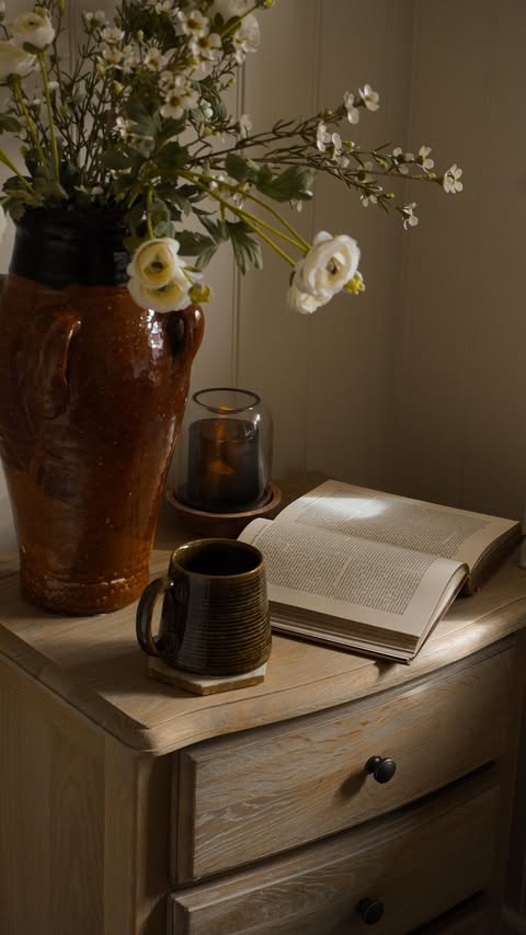 Instagram post by @lindwhitehome for The Cotswold Company. Caption reads: [...] evening feel. Kindly gifted by The Cotswold....