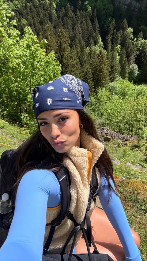 Instagram post by @calidoniomia for bombas. Caption reads: the best day!!🏔️ & 🧦 @bombas Use MIAC21 for 21%....