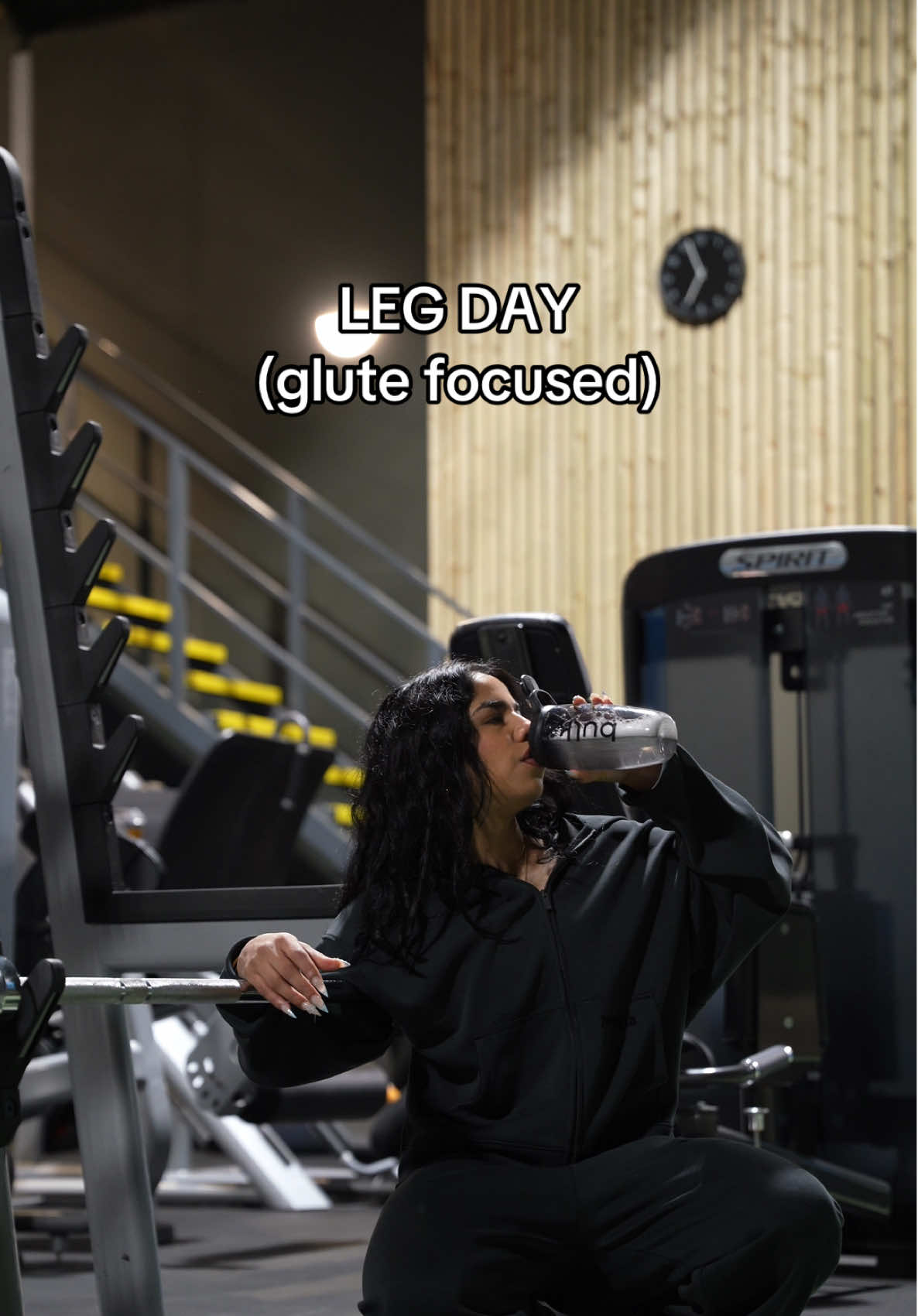 TikTok post by @raahavyy for YoungLA. Caption reads: glute focused leg day🤝🏽 @Bulk™ @YOUNGLA code:....