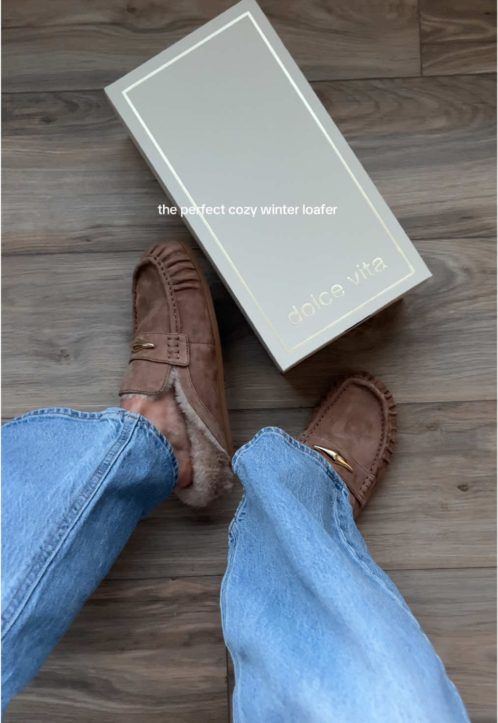 TikTok post by @emmaabrowzz for Dolce Vita. Caption reads: [...]  jeans and causal outfits. 🙌🏼 @Dolce Vita....