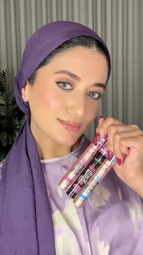 Instagram post by @shifa_shamshad for Essence Cosmetics. Caption reads: [...] shop ✨💕 @essence_cosmetics.arabia....