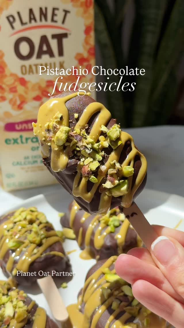 Instagram post by @booboosbakeryy for Planet Oat. Caption reads: Pistachio Chocolate Fudgesicles 🍫....