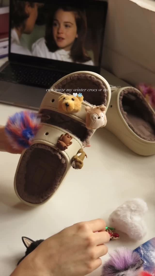 Instagram post by @noturfriendbby for Crocs. Caption reads: customize my winter crocs w/ mee ❄️🤍🧸 los fuzzy....