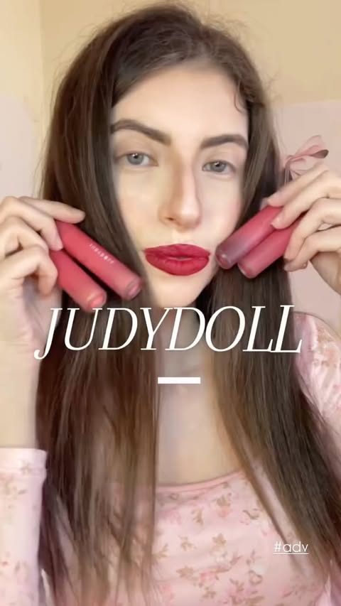 Instagram post by @fashionbs__ for Judydoll. Caption reads: #adv @judydoll_official 🎀😍 Tinte labbra 👄 [...].