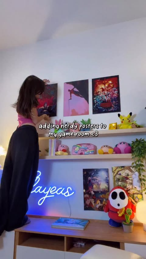 Instagram post by @slayeas for Displate. Caption reads: [...] room with the best nerdy posters from....