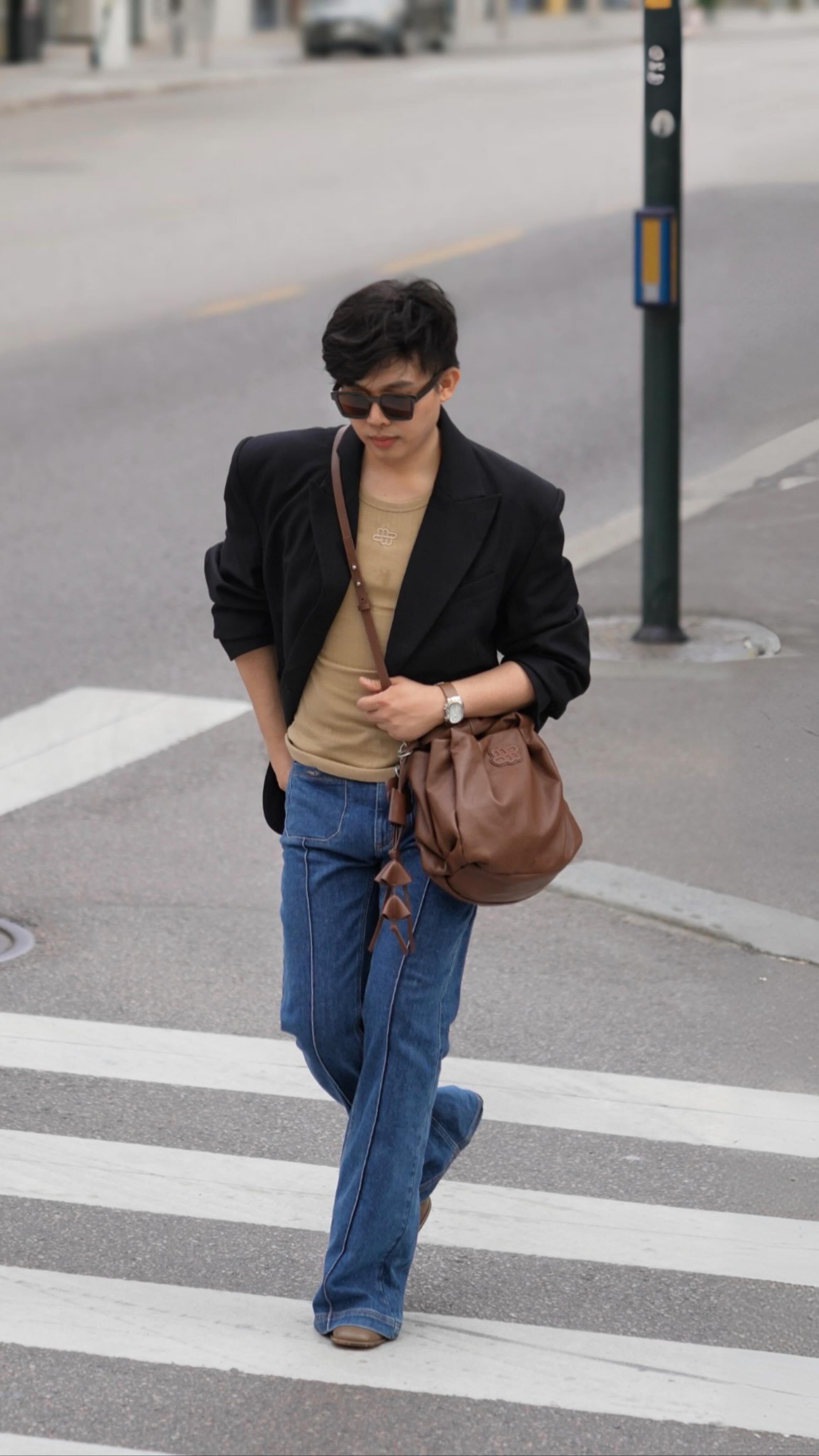 Instagram post by @gerald_h1993 for Munthe. Caption reads: [...] a time 🧳

#gifted #mondaymood #onthego....