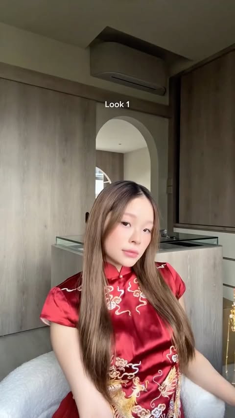 Instagram post by @silvywangzhilin for Dyson. Caption reads: new year 🎊, new home 🏠, new dyson shelf 🎀!!!

2....