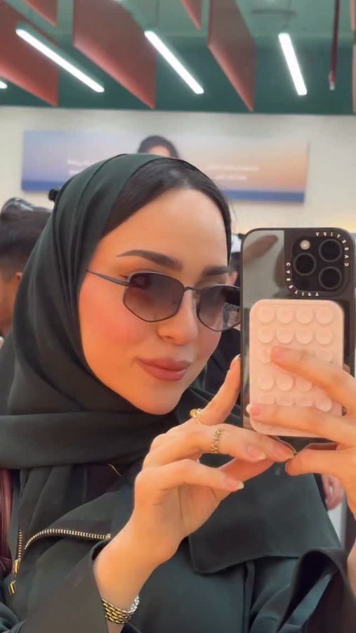 Instagram post by @sarahbk__ for eyewa. Caption reads: obsessed with my new sunnies! from @eyewa....