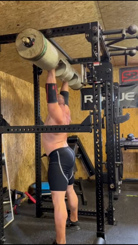 Instagram post by @kieliszkowskimateusz for Trec Nutrition. Caption reads: Some strict press 🏋️

Sponsored....