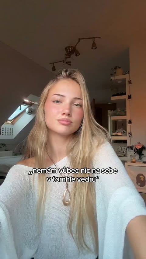 Instagram post by @_.nikol.hofnerova._ for FOOTSHOP. Caption reads: Hlavně díky @footshop a mým kódům NIKOL10 &....