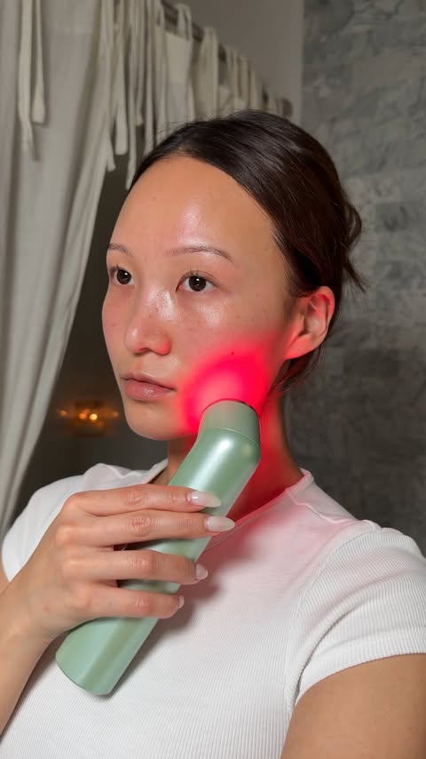 Instagram post by @nalilychav for Nanoleaf. Caption reads: My fave beauty device @nanoleaf Holiday Season....